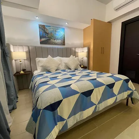 Cozy 1 Bedroom Condo In Uptown Bgc